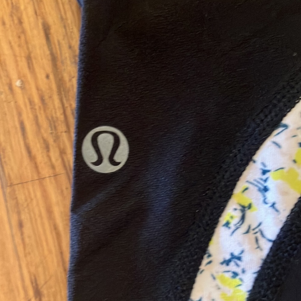 Lululemons Soul Barn Capris Size 4 - Picture 9 of 9